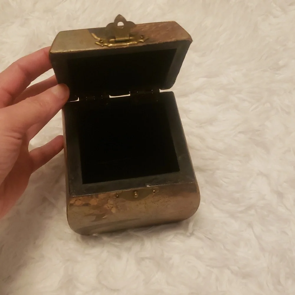 Bird Box - Picture 2 of 2